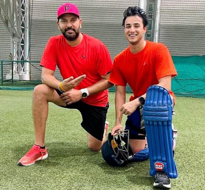Abhishek Sharma cricket journey: कभी थे स्पिन बॉलर, आज बने भारत के तूफानी ओपनर, युवराज सिंह ने बदल दी थी किस्मत