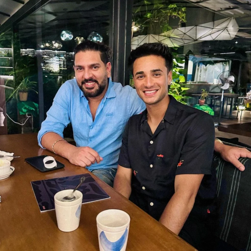 Abhishek Sharma cricket journey: कभी थे स्पिन बॉलर, आज बने भारत के तूफानी ओपनर, युवराज सिंह ने बदल दी थी किस्मत