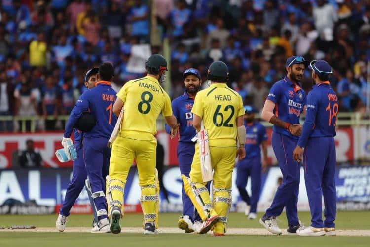 IND Playing 11 Against AUS 1st ODI: शुभमन गिल की कप्तानी में बदली टीम इंडिया, देखें नई प्लेइंग 11