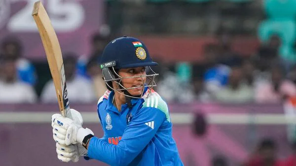 Smriti Mandhana 1000 Runs Record 2025: एक कैलेंडर वर्ष में 1000 रन बनाने वाली दुनिया की पहली महिला क्रिकेटर बनीं