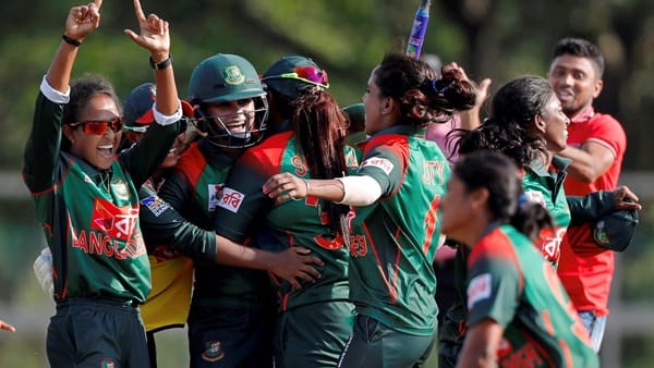 BAN vs ENG Women World Cup 2025 Highlight: फहीमा खातून और मरूफा अख्तर ने पलटा मैच का रुख, इंग्लैंड की महिला टीम बुरी तरह लड़खड़ाई