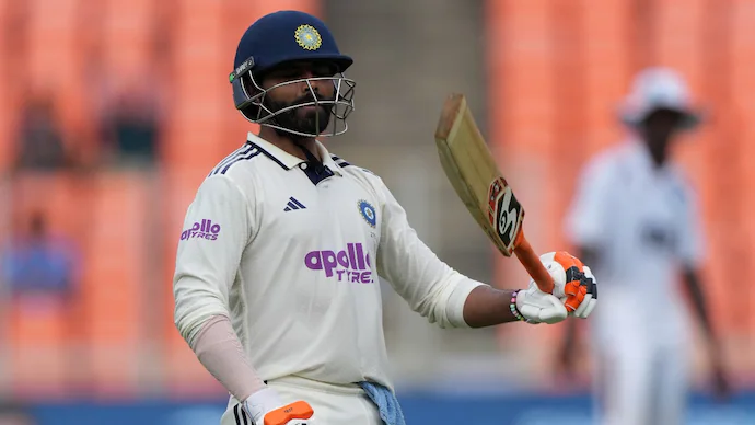 Ravindra Jadeja Sixth Test Century Celebration: वेस्टइंडीज के खिलाफ ठोका टेस्ट शतक, तलवारबाजी वाले सेलिब्रेशन से जीता दर्शकों का दिल